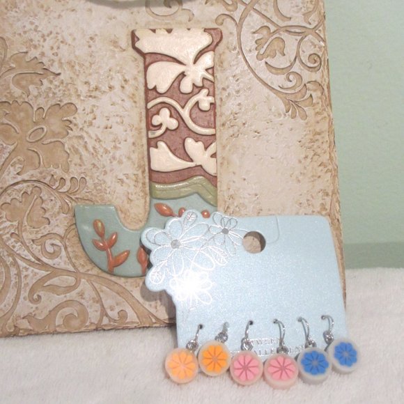 ♦️ B2G1FREE ♦️Tween hypoallergenic flower earring - Picture 2 of 4